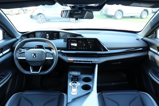 Changan UNI-V I с пробегом 2023 года, цена 2 350 000 рублей, 24600 км, лифтбек, Автокод Объявления