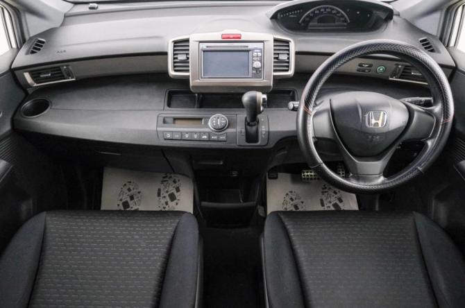 Honda Freed I Рестайлинг с пробегом 2012 года, цена 1 029 000 рублей, 118000 км, компактвэн, Автокод Объявления