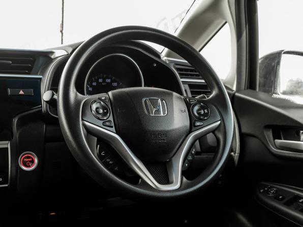 Honda Fit III Рестайлинг с пробегом 2018 года, цена 1 220 000 рублей, 132528 км, хэтчбек, Автокод Объявления