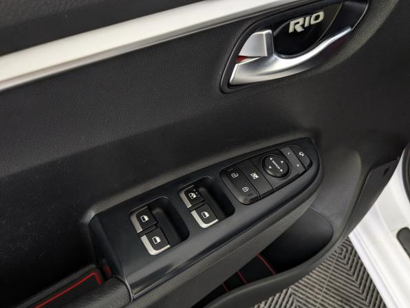 Kia Rio IV Рестайлинг с пробегом 2021 года, цена 1 781 000 рублей, 96650 км, седан, Автокод Объявления