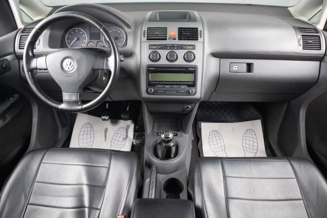 Volkswagen Touran I Рестайлинг с пробегом 2010 года, цена 899 000 рублей, 130000 км, компактвэн, Автокод Объявления