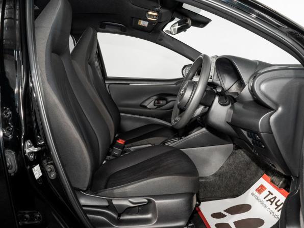 Toyota Yaris IV с пробегом 2020 года, цена 1 090 300 рублей, 60241 км, хэтчбек, Автокод Объявления