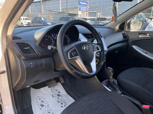Hyundai Solaris I Рестайлинг с пробегом 2015 года, цена 950 000 рублей, 138000 км, седан, Автокод Объявления