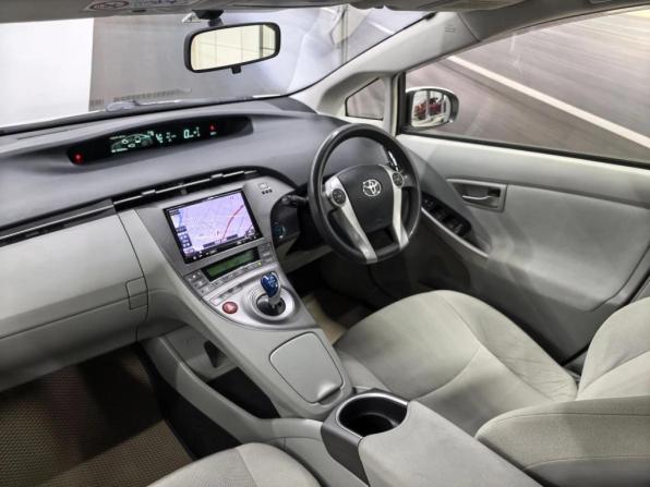Toyota Prius III Рестайлинг (XW30) с пробегом 2015 года, цена 1 290 000 рублей, 137025 км, лифтбек, Автокод Объявления