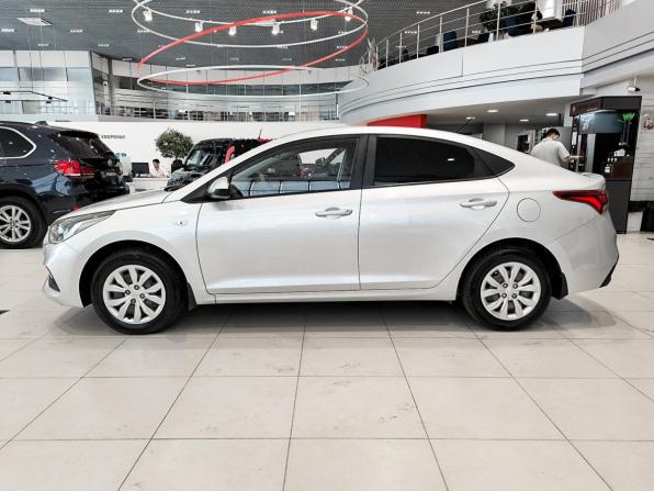 Hyundai Solaris II с пробегом 2017 года, цена 1 050 000 рублей, 101415 км, седан, Автокод Объявления