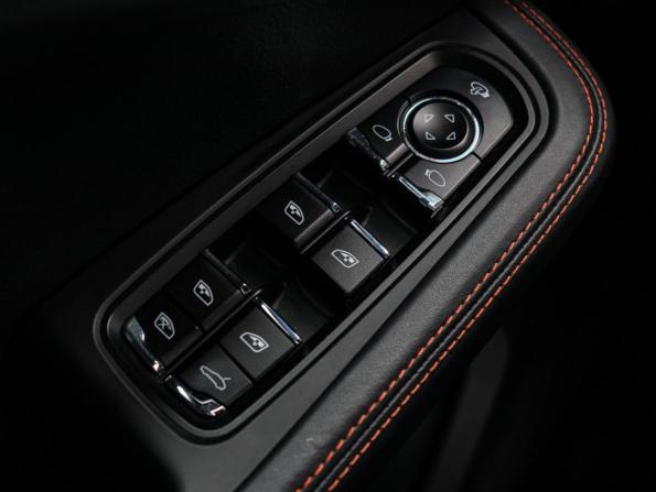 Porsche Macan I Рестайлинг 2 с пробегом 2022 года, цена 6 650 000 рублей, 81202 км, внедорожник, Автокод Объявления