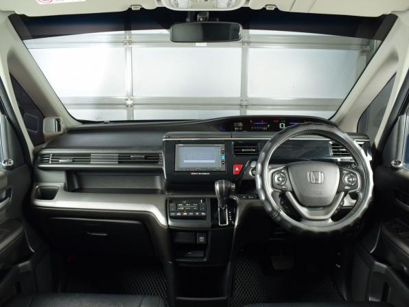 Honda Stepwgn V Рестайлинг с пробегом 2020 года, цена 2 079 995 рублей, 84842 км, минивэн, Автокод Объявления