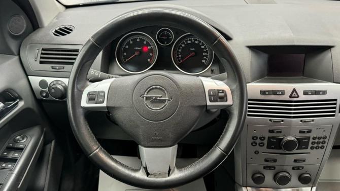 Opel Astra H Рестайлинг с пробегом 2011 года, цена 675 000 рублей, 120095 км, седан, Автокод Объявления