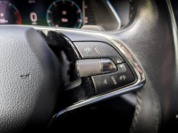 Skoda Octavia IV (A8) с пробегом 2021 года, цена 2 400 000 рублей, 75851 км, лифтбек, Автокод Объявления