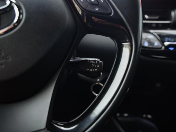 Toyota C-HR I с пробегом 2019 года, цена 2 199 777 рублей, 127461 км, внедорожник, Автокод Объявления
