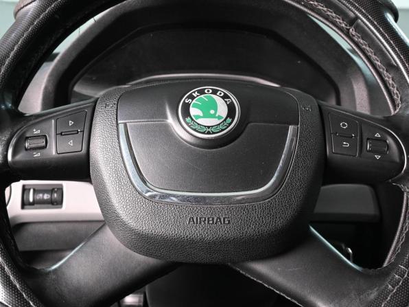 Skoda Octavia II (A5) Рестайлинг с пробегом 2012 года, цена 1 165 000 рублей, 182058 км, лифтбек, Автокод Объявления