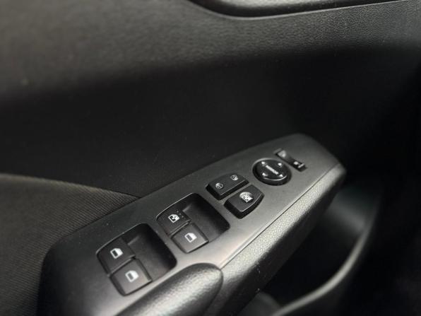 Hyundai Solaris II с пробегом 2017 года, цена 890 000 рублей, 144676 км, седан, Автокод Объявления