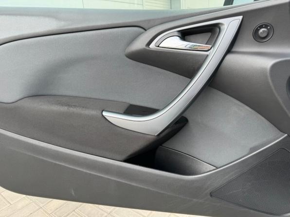 Opel Astra J Рестайлинг с пробегом 2012 года, цена 699 900 рублей, 282600 км, хэтчбек, Автокод Объявления