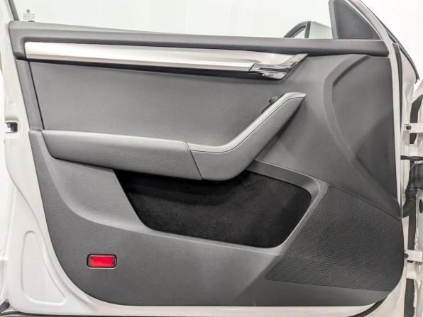 Skoda Octavia III (A7) Рестайлинг с пробегом 2019 года, цена 1 630 000 рублей, 117548 км, лифтбек, Автокод Объявления