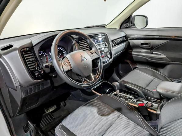 Mitsubishi Outlander III Рестайлинг 3 с пробегом 2020 года, цена 2 315 000 рублей, 46412 км, внедорожник, Автокод Объявления