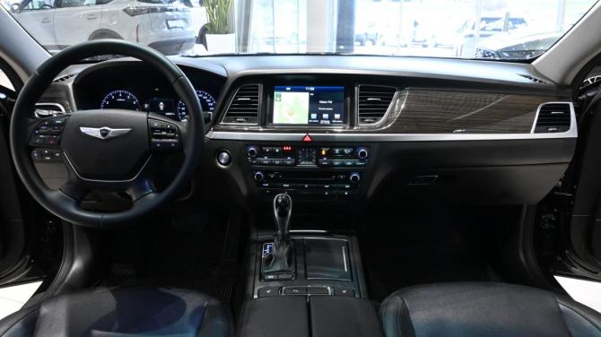 Hyundai Genesis II с пробегом 2016 года, цена 1 800 000 рублей, 238000 км, седан, Автокод Объявления