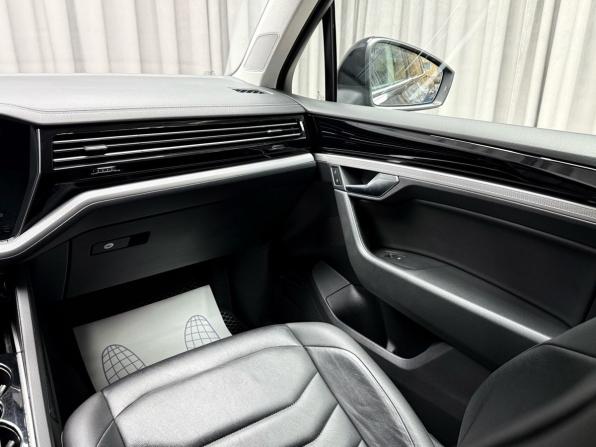 Volkswagen Touareg III с пробегом 2019 года, цена 4 249 000 рублей, 235249 км, внедорожник, Автокод Объявления