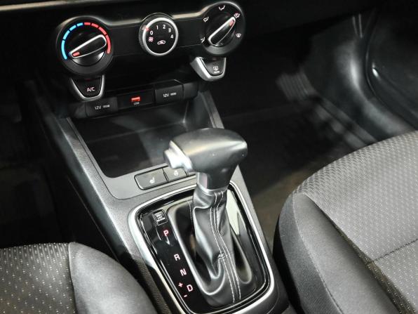Kia Rio IV Рестайлинг с пробегом 2021 года, цена 1 800 000 рублей, 60980 км, седан, Автокод Объявления