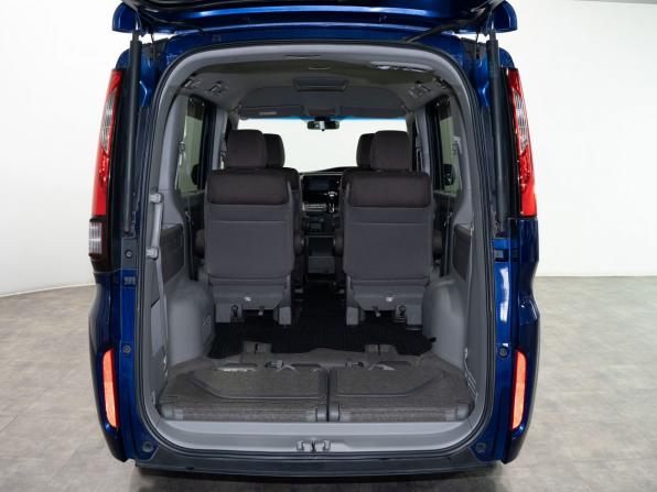 Honda Stepwgn V с пробегом 2015 года, цена 1 850 000 рублей, 102000 км, минивэн, Автокод Объявления
