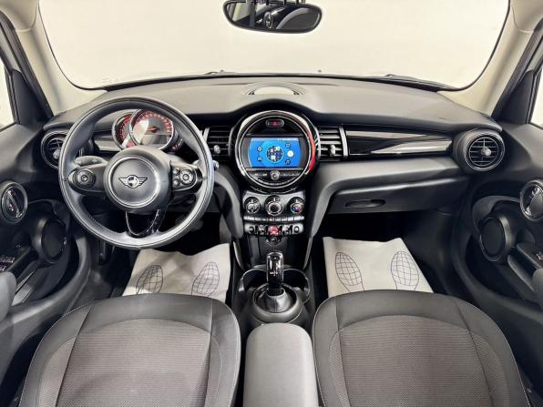 Mini Hatch III (F55/F56) Рестайлинг с пробегом 2020 года, цена 2 280 000 рублей, 26000 км, хэтчбек, Автокод Объявления