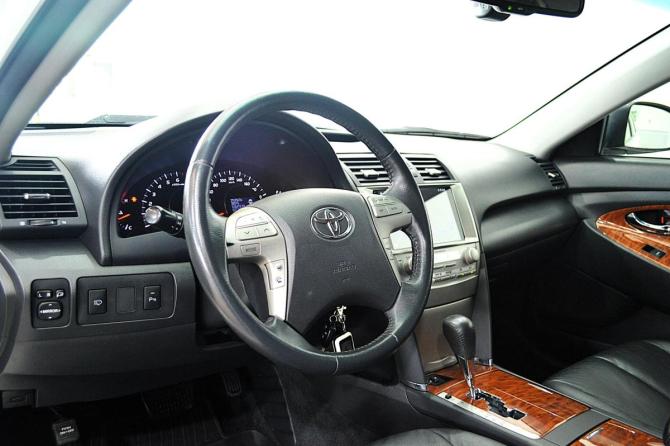 Toyota Camry VI (XV40) Рестайлинг с пробегом 2011 года, цена 1 295 000 рублей, 220000 км, седан, Автокод Объявления