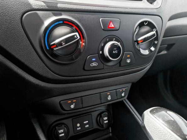 Hyundai Solaris II с пробегом 2017 года, цена 1 345 000 рублей, 122511 км, седан, Автокод Объявления