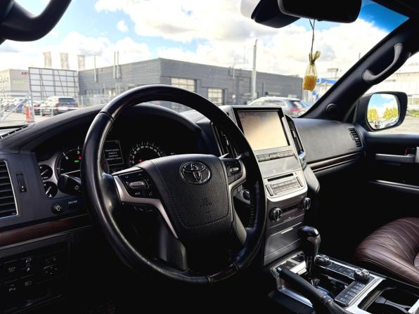 Toyota Land Cruiser 200 Series Рестайлинг 2 с пробегом 2018 года, цена 7 700 000 рублей, 181219 км, внедорожник, Автокод Объявления