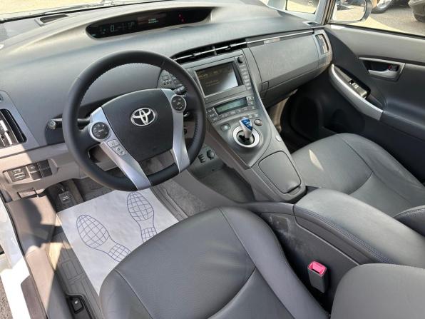Toyota Prius III (XW30) с пробегом 2010 года, цена 1 030 000 рублей, 135000 км, лифтбек, Автокод Объявления