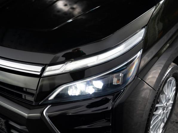 Toyota Voxy III (R80) Рестайлинг с пробегом 2018 года, цена 2 200 000 рублей, 101715 км, минивэн, Автокод Объявления