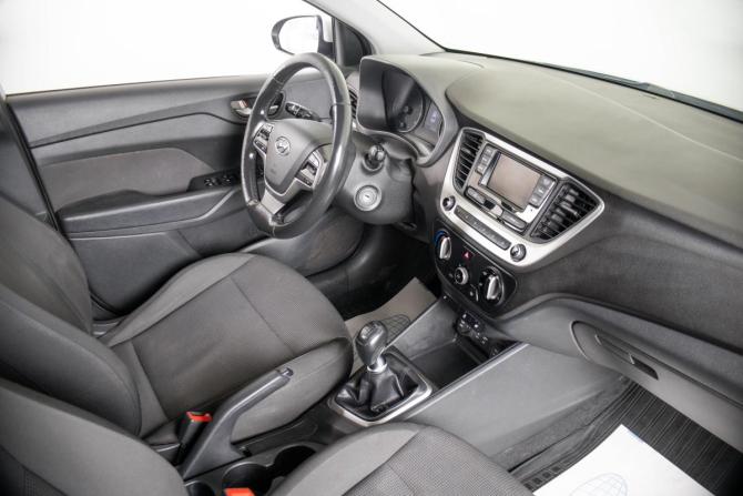 Hyundai Solaris II с пробегом 2017 года, цена 1 249 000 рублей, 170300 км, седан, Автокод Объявления
