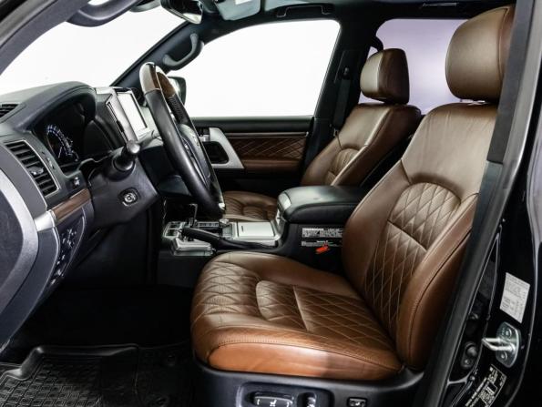 Toyota Land Cruiser 200 Series Рестайлинг 2 с пробегом 2017 года, цена 5 990 000 рублей, 195000 км, внедорожник, Автокод Объявления