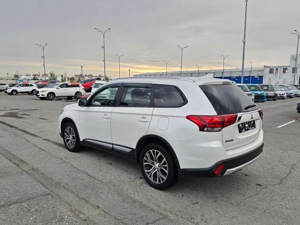 Mitsubishi Outlander III Рестайлинг 2 с пробегом 2018 года, цена 2 149 995 рублей, 109001 км, внедорожник, Автокод Объявления