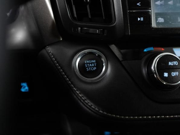 Toyota RAV4 IV (XA40) Рестайлинг с пробегом 2019 года, цена 2 550 000 рублей, 134623 км, внедорожник, Автокод Объявления