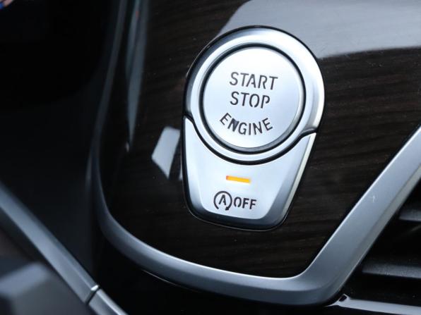 BMW 7 серии VI (G11/G12) Рестайлинг с пробегом 2019 года, цена 4 320 000 рублей, 240058 км, седан, Автокод Объявления