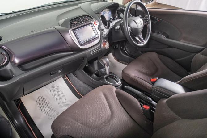 Honda Fit II с пробегом 2013 года, цена 1 069 000 рублей, 89000 км, хэтчбек, Автокод Объявления