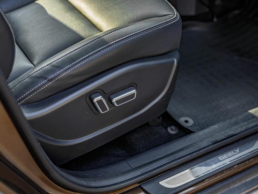 Geely Emgrand X7 I Рестайлинг 2 Санкт-Петербург  - изображение 16