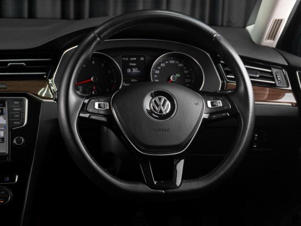 Volkswagen Passat B8 с пробегом 2015 года, цена 1 879 000 рублей, 59841 км, универсал, Автокод Объявления