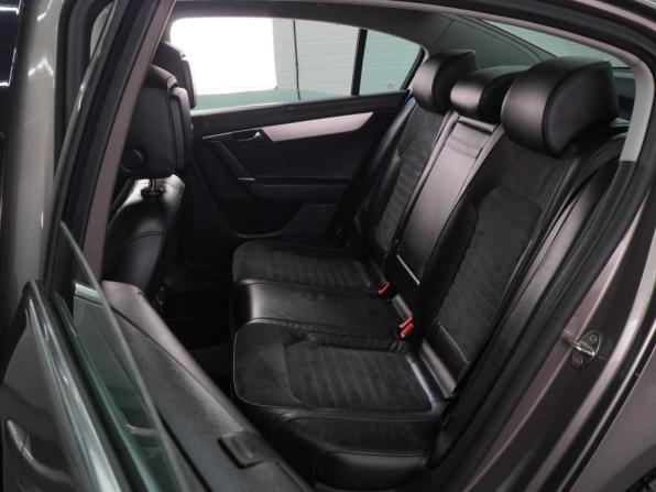 Volkswagen Passat B7 с пробегом 2011 года, цена 1 113 000 рублей, 300661 км, седан, Автокод Объявления