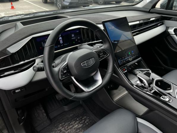 Geely Atlas II с пробегом 2025 года, цена 3 299 000 рублей, 6169 км, внедорожник, Автокод Объявления