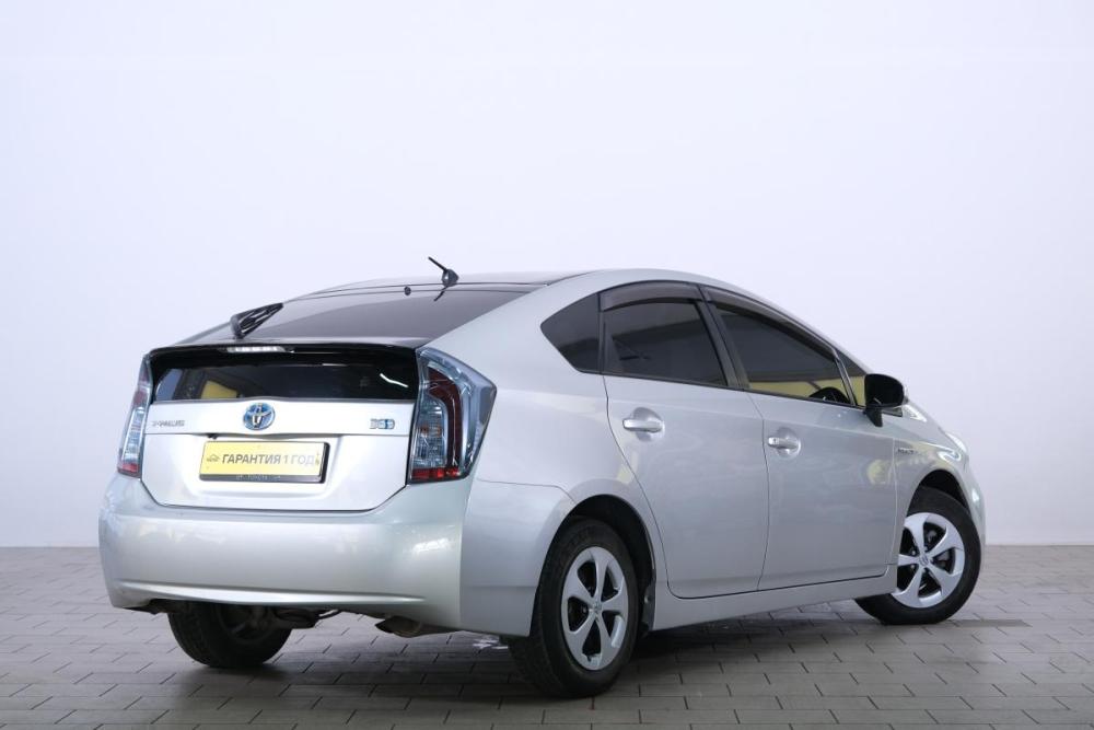 Toyota Prius III Рестайлинг (XW30) Омск  - изображение 7