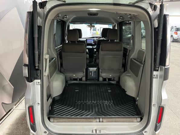 Honda Stepwgn V с пробегом 2015 года, цена 1 630 000 рублей, 251269 км, минивэн, Автокод Объявления