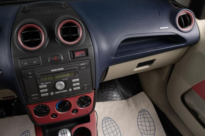 Ford Fiesta Mk5 с пробегом 2008 года, цена 299 000 рублей, 200185 км, хэтчбек, Автокод Объявления