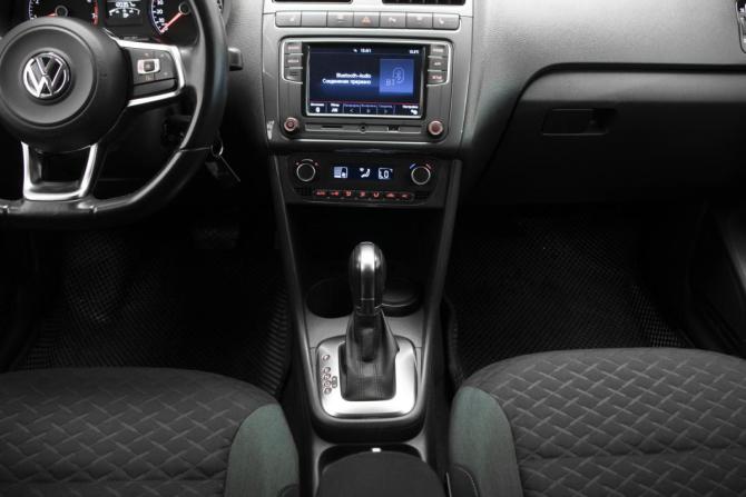 Volkswagen Polo V Рестайлинг с пробегом 2019 года, цена 1 350 000 рублей, 120356 км, седан, Автокод Объявления