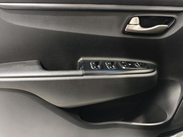 Kia Rio IV с пробегом 2018 года, цена 1 382 000 рублей, 98860 км, седан, Автокод Объявления