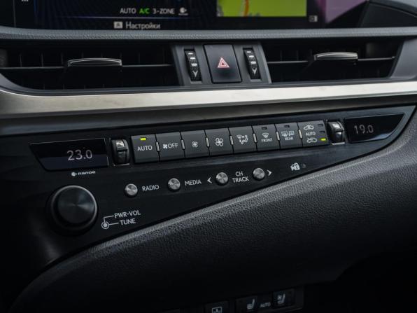 Lexus ES VII с пробегом 2018 года, цена 3 959 000 рублей, 122500 км, седан, Автокод Объявления