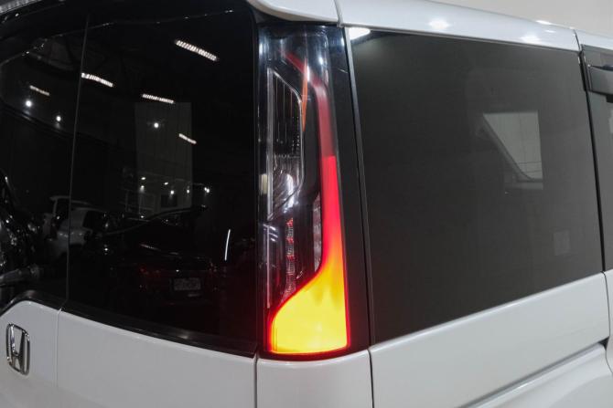 Honda Stepwgn V с пробегом 2015 года, цена 1 969 000 рублей, 131800 км, минивэн, Автокод Объявления