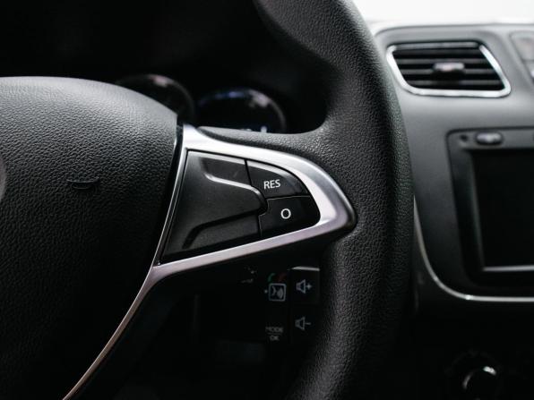 Renault Sandero II Рестайлинг с пробегом 2019 года, цена 979 000 рублей, 73493 км, хэтчбек, Автокод Объявления