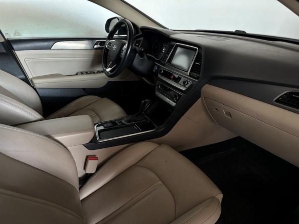 Hyundai Sonata VII (LF) Рестайлинг с пробегом 2018 года, цена 1 547 000 рублей, 213874 км, седан, Автокод Объявления