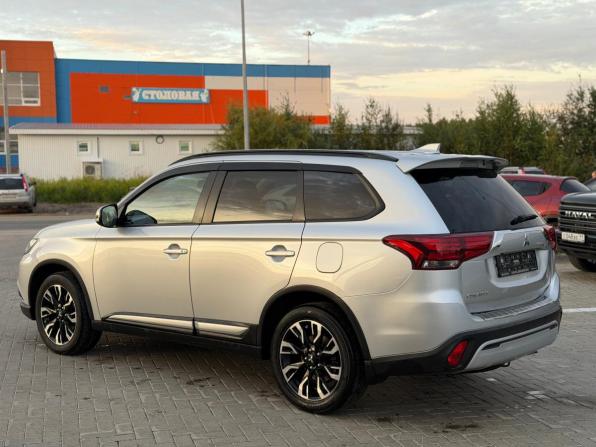 Mitsubishi Outlander III Рестайлинг 3 с пробегом 2022 года, цена 2 850 000 рублей, 98173 км, внедорожник, Автокод Объявления