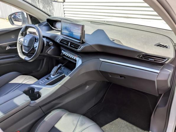 Peugeot 5008 II Рестайлинг с пробегом 2021 года, цена 2 695 000 рублей, 15397 км, внедорожник, Автокод Объявления